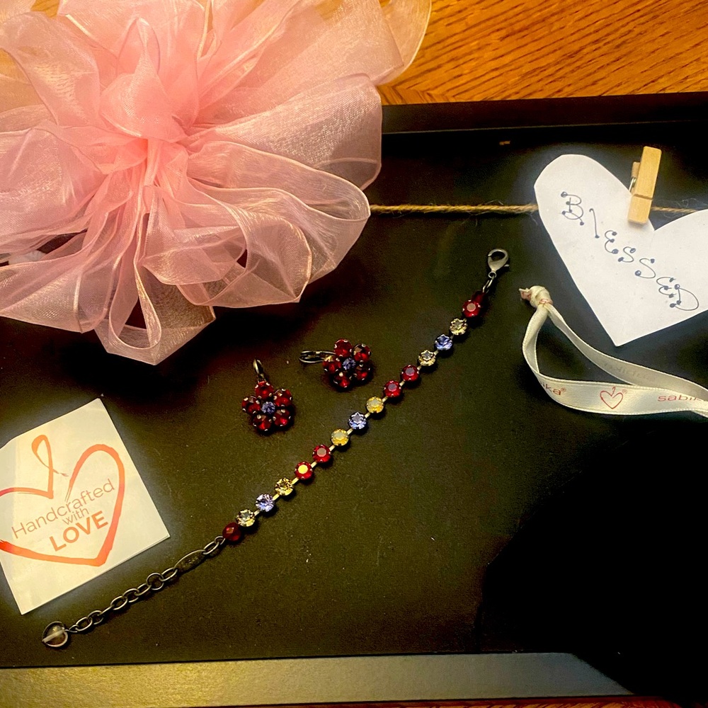 AUTHENTIC SABIKA RARE ❤️🤍💙 bracelet/earrings